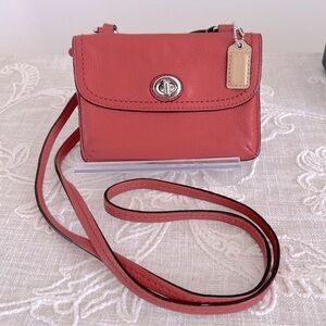 Coach Park Dylan coral pebbled leather turn-lock crossbody wallet bag EUC